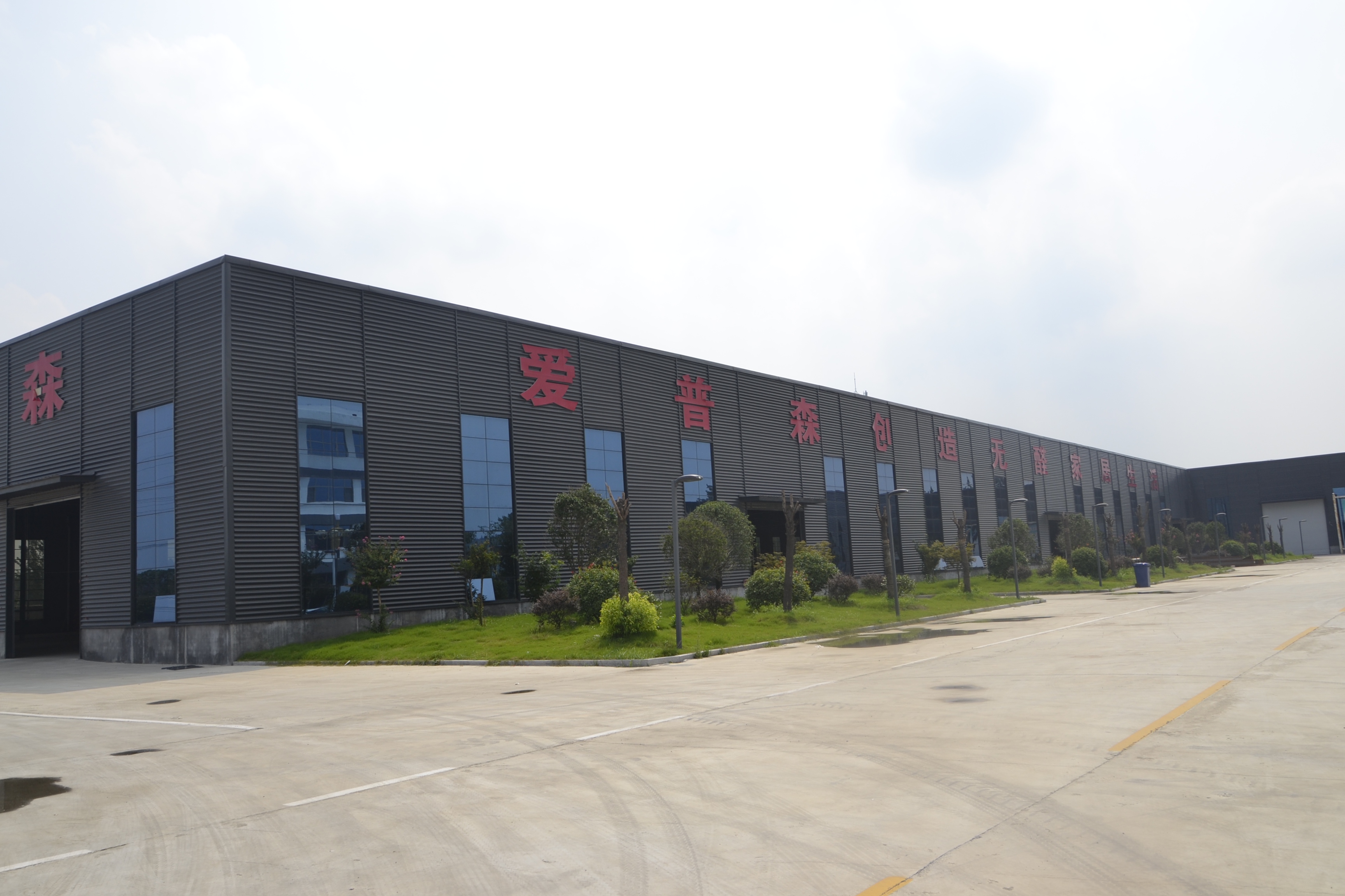 青島雲塑 近代的な工場環境